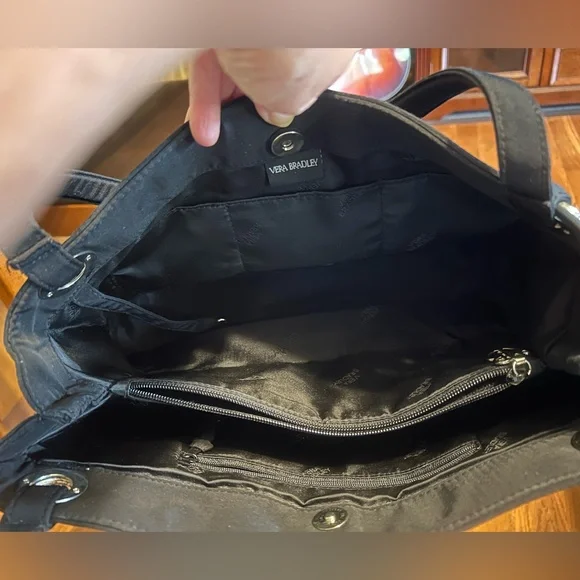 Vera Bradley quilted cloth handbag purse. Double handles 2 inside zipper pockets - Picture 6 of 10